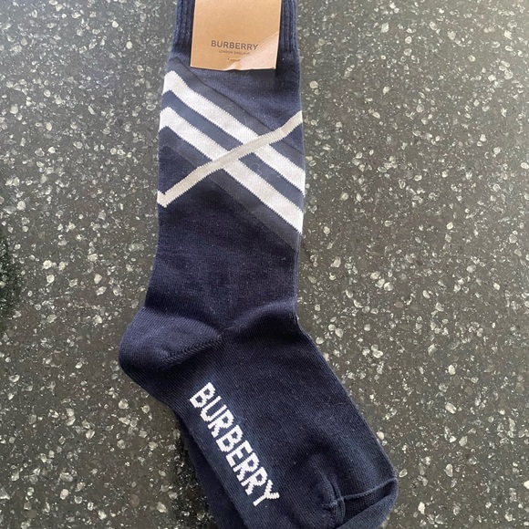 NEW BURBERRY KIDS CHEVRON NAVY BLUE WHITE SIZE M 30-32 SOCK - Picture 1 of 4